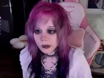 skinny_candy18 – webcam model profile photo Image 13