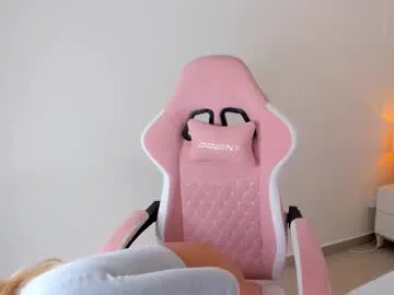 SallyDinosaur chat room preview Image 13