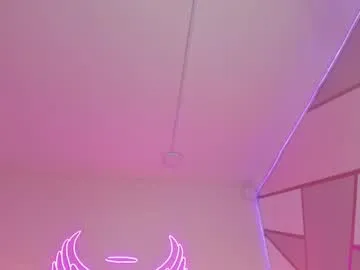 love_coin – webcam model profile photo Image 17