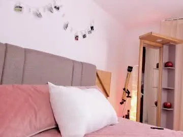 TwinksNextDoor – webcam model profile photo Image 11