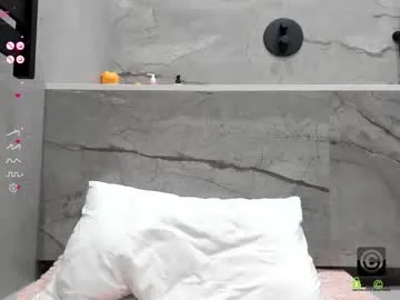 roouse – webcam model profile photo Image 15