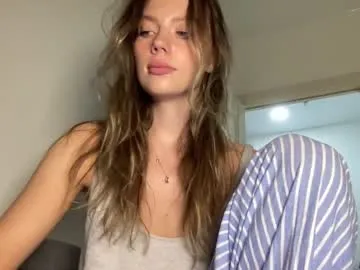 Charlotte_18 – webcam model profile photo Image 10