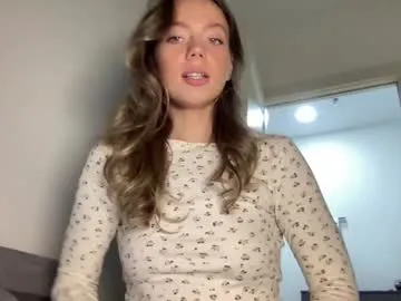 Charlotte_18 – webcam model profile photo Image 5