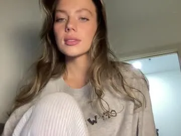 Charlotte_18 – webcam model profile photo Image 6