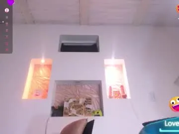 IORio2 – webcam model profile photo Image 3