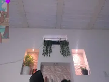 IORio2 – webcam model profile photo Image 7