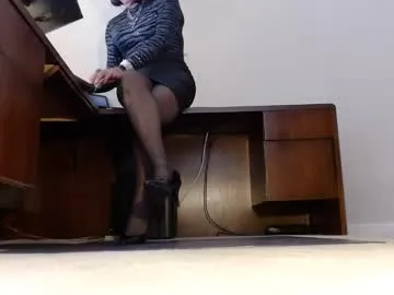 bisexualmilf – webcam model profile photo Image 11