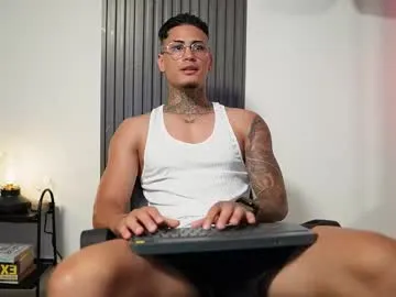 GmGit – webcam model profile photo Image 3