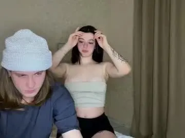 little_sweet_18 – webcam model profile photo Image 17