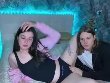 little_sweet_18 – webcam model profile photo Image 4