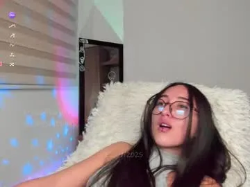 loriamarzinske – webcam model profile photo Image 4