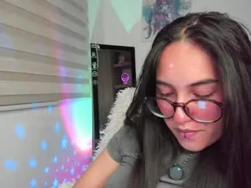 loriamarzinske – webcam model profile photo Image 8