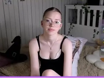 skinny_candy18 – webcam model profile photo Image 12