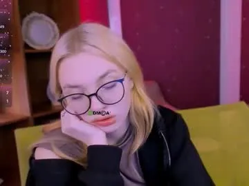 astridscheller – webcam model profile photo Image 5