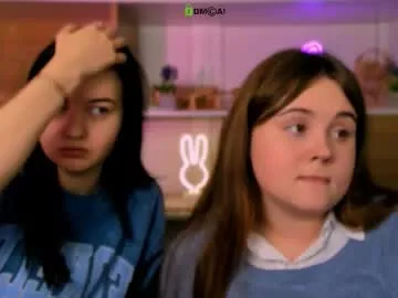 astridscheller – webcam model profile photo Image 9