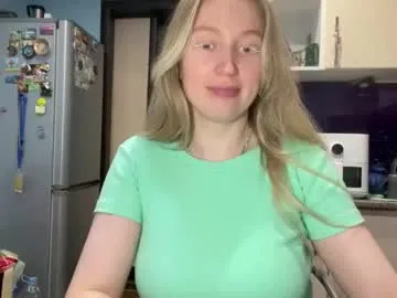 RinaShy – webcam model profile photo Image 18