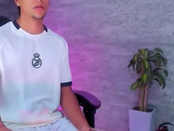 roouse – webcam model profile photo Image 7