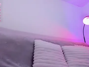 roouse – webcam model profile photo Image 10