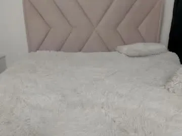 roouse – webcam model profile photo Image 16