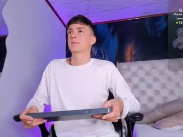 PumaShyXD chat room preview Image 8