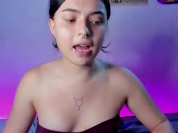 milknhunnny – webcam model profile photo Image 2