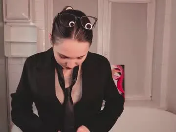 little_poetryy – webcam model profile photo Image 6