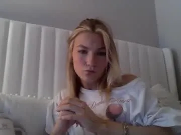 emmabrooksxo chat room preview