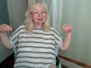 IORio2 – webcam model profile photo Image 5