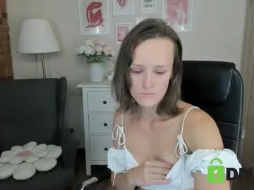 FoxyShy – webcam model profile photo Image 15