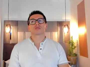 MaximoBenetti – webcam model profile photo Image 8