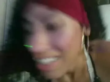 roouse – webcam model profile photo Image 10