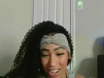 roouse – webcam model profile photo Image 8