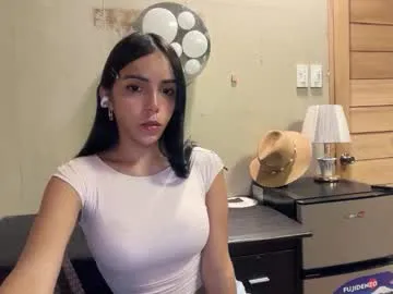 petites_perles – webcam model profile photo Image 16