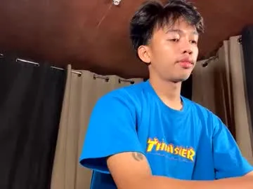 roouse – webcam model profile photo Image 6