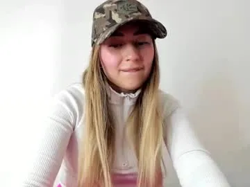 SallyDinosaur chat room preview Image 17