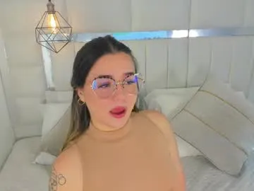 hustleebabyy_vikki – webcam model profile photo Image 7