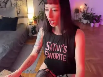 RedQQueen – webcam model profile photo Image 14