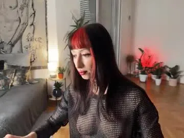 RedQQueen – webcam model profile photo Image 19