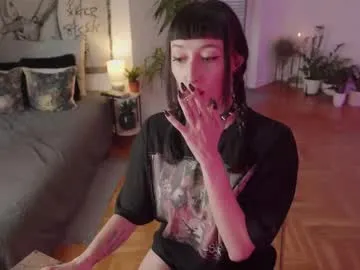 RedQQueen – webcam model profile photo Image 9