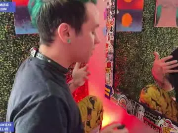 TwinksNextDoor – webcam model profile photo Image 15