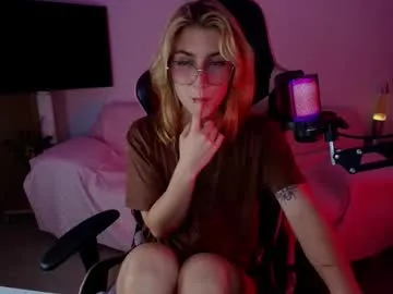 roouse – webcam model profile photo Image 13