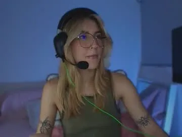 roouse – webcam model profile photo Image 18