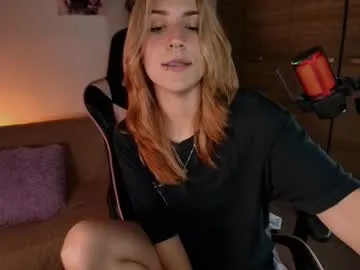 roouse – webcam model profile photo Image 4