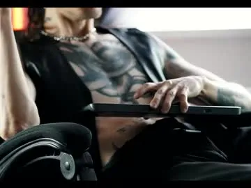 _medal_of_horny_ chat room preview Image 13