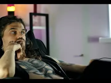 _medal_of_horny_ chat room preview Image 14