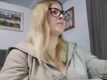 _Alicee_1 – webcam model profile photo Image 2