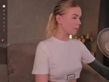 TwinksNextDoor – webcam model profile photo Image 11