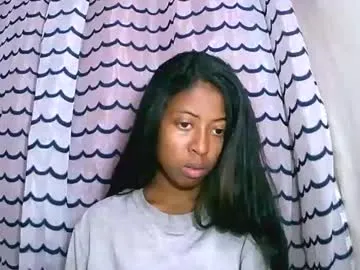 roouse – webcam model profile photo Image 15