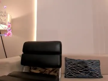 RedQQueen – webcam model profile photo Image 7