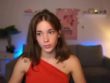 roouse – webcam model profile photo Image 3